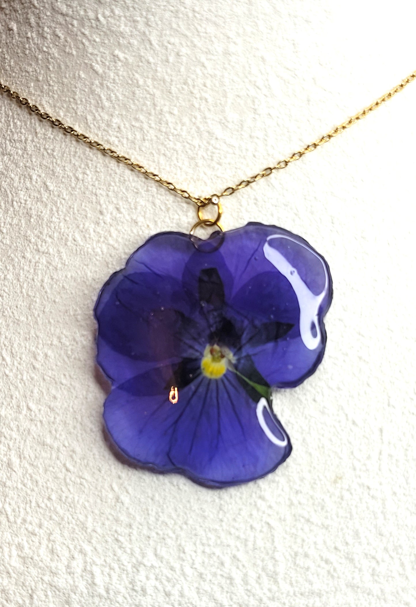 Collier belle pensée bleue