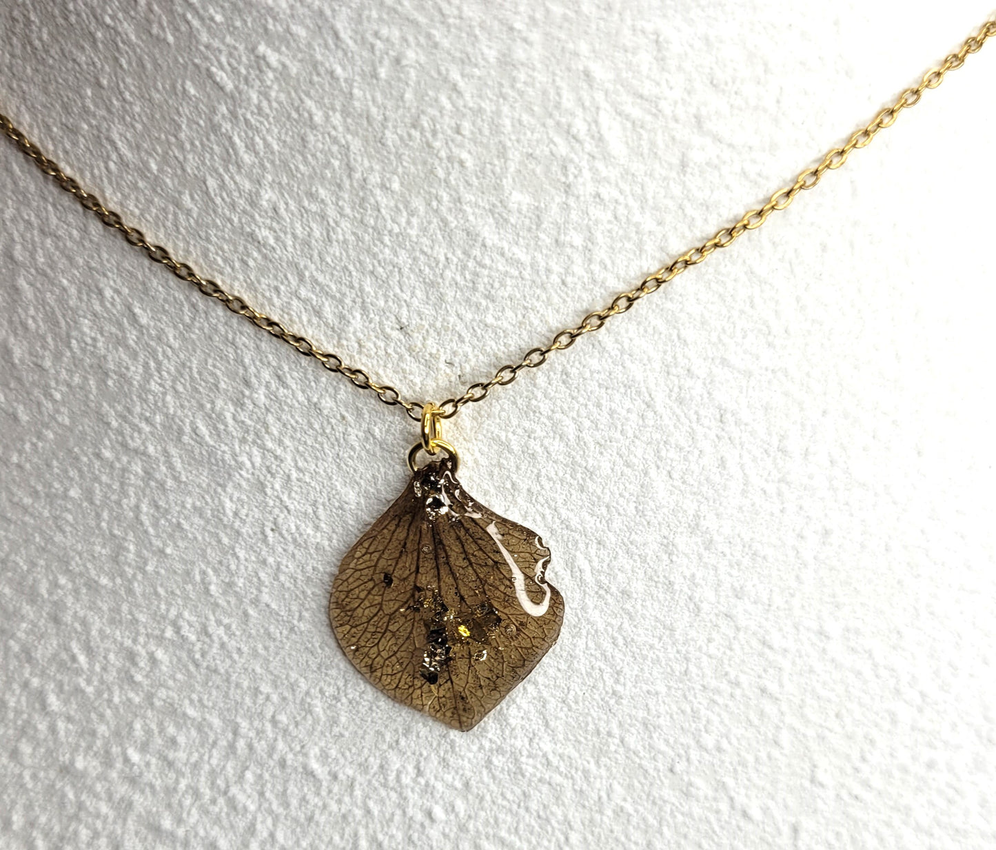 Collier pétale d'hortensia