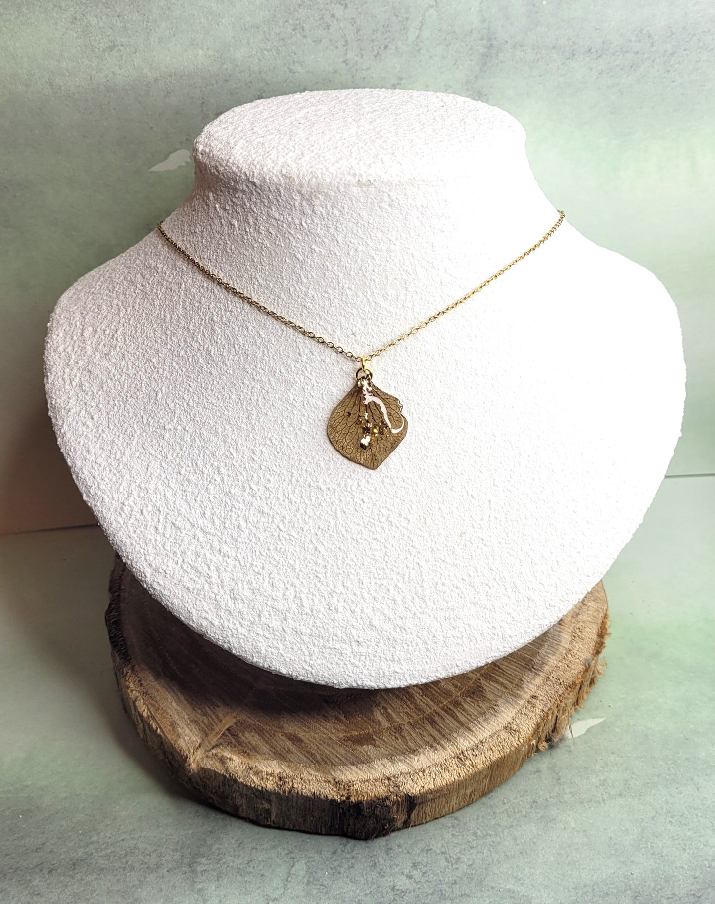 Collier pétale d'hortensia