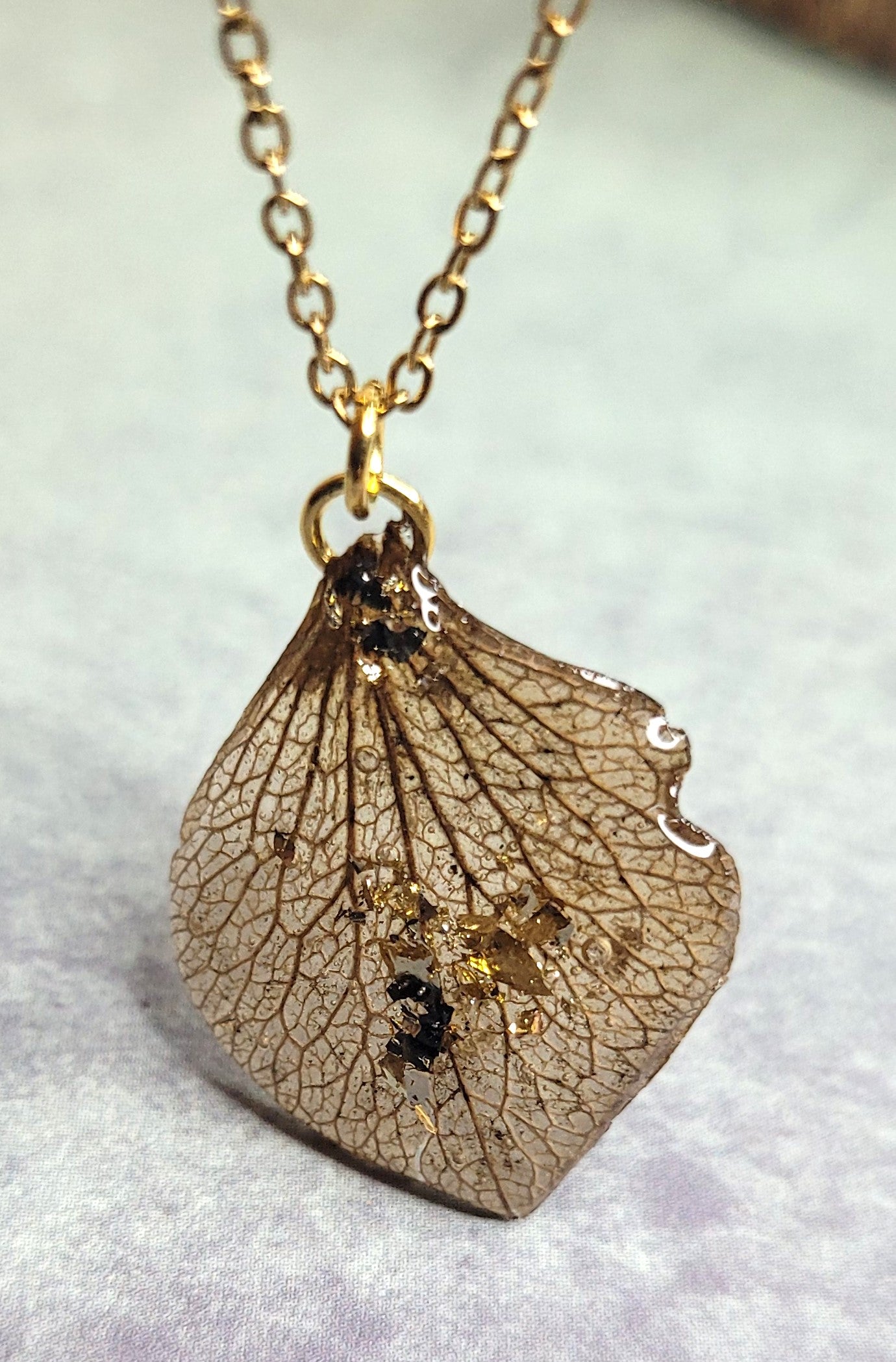 Collier pétale d'hortensia