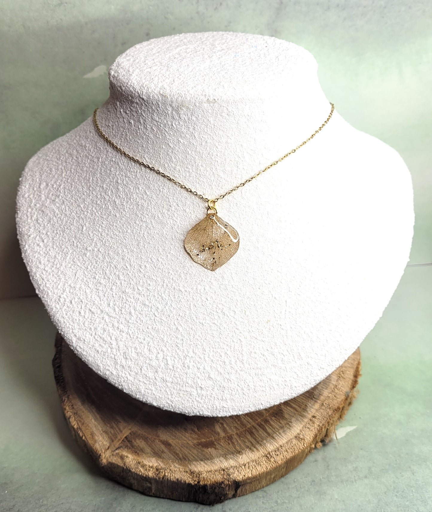 Collier pétale d'hortensia