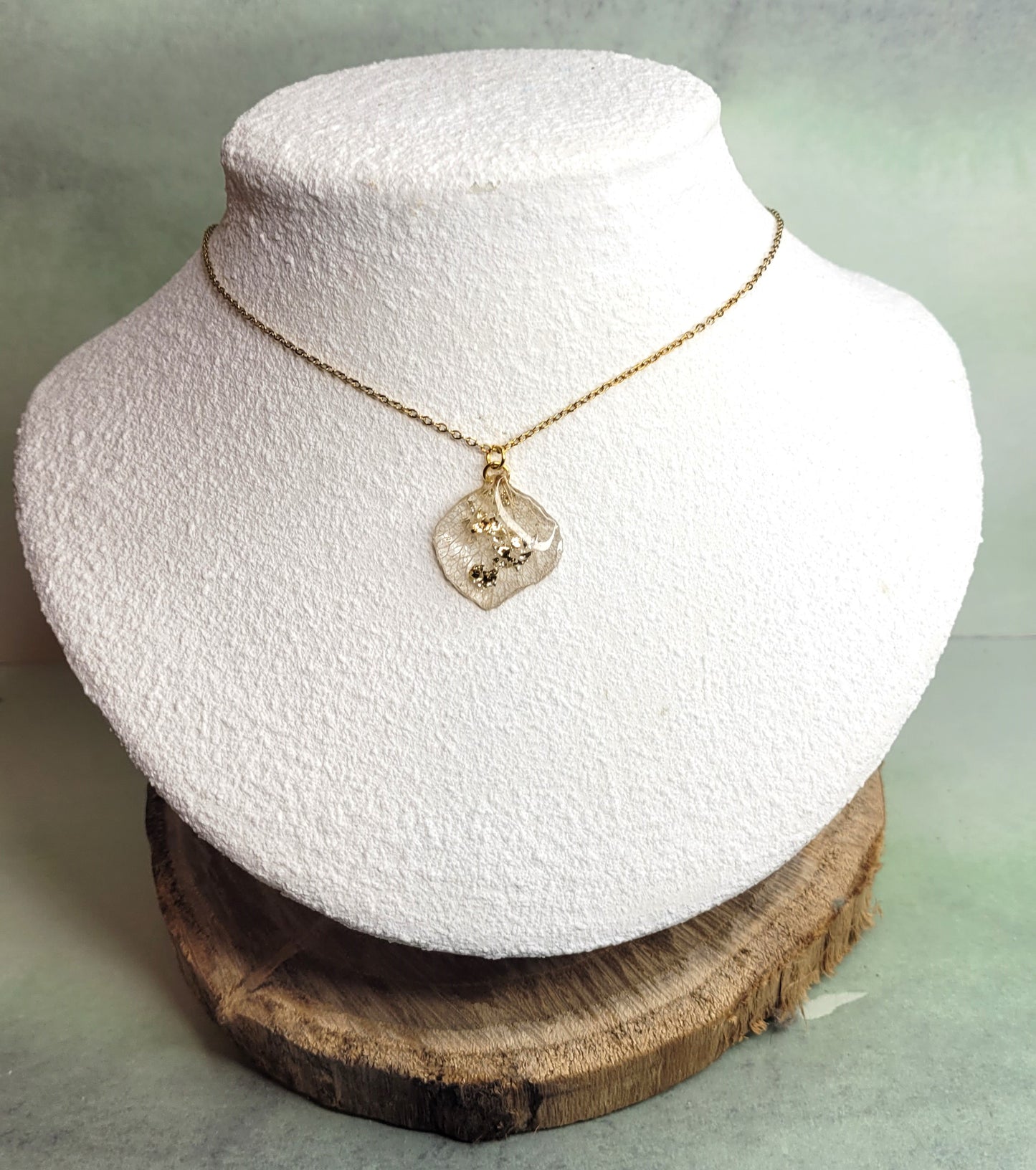 Collier pétale d'hortensia