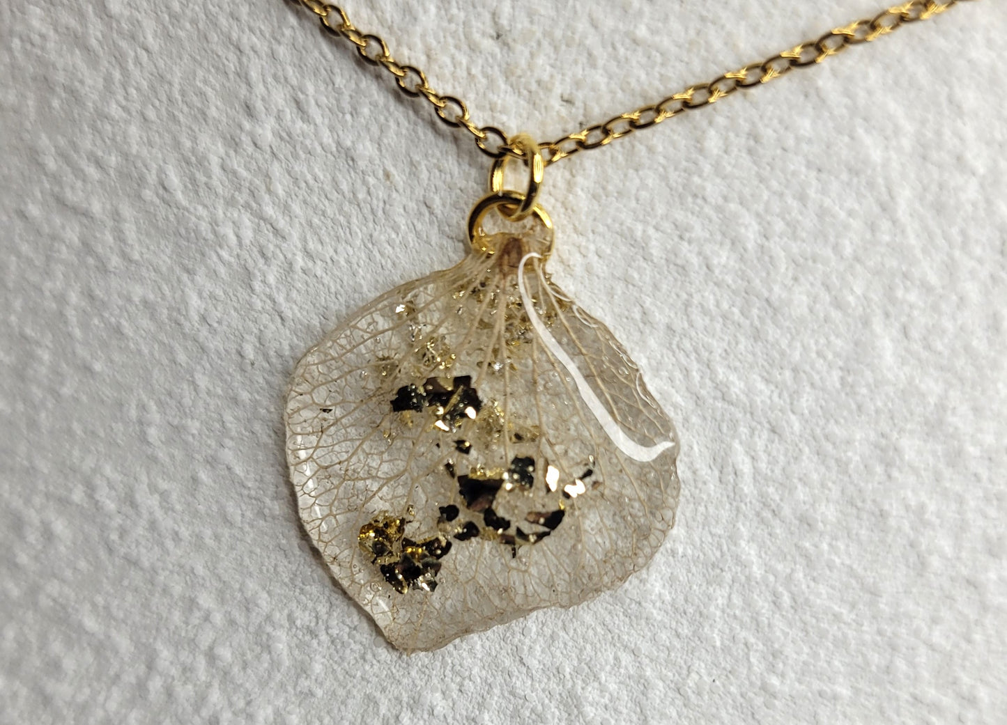 Collier pétale d'hortensia