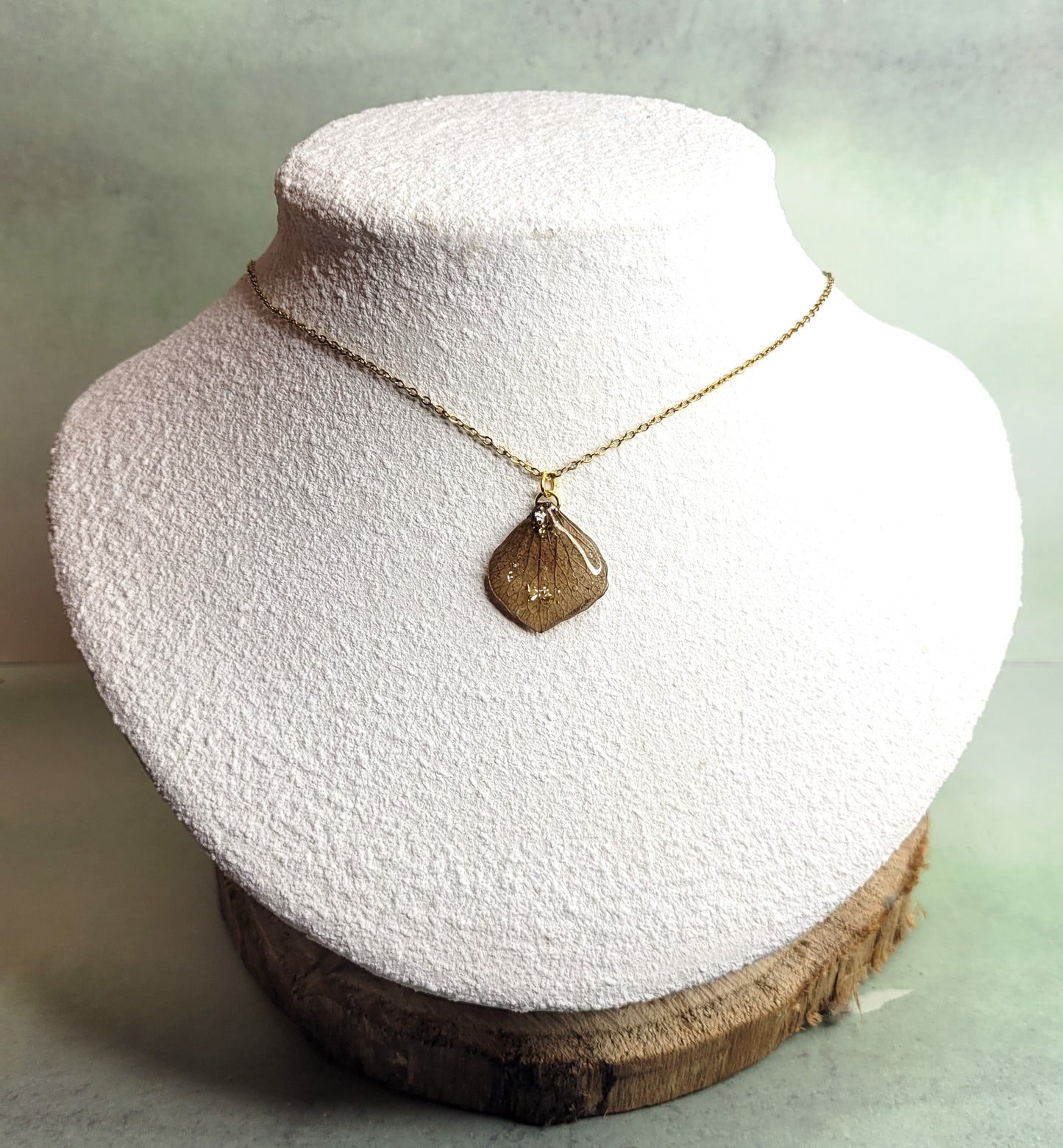 Collier pétale d'hortensia