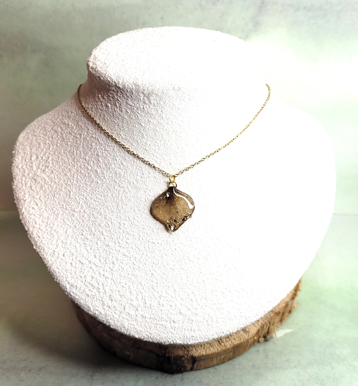 Collier pétale d'hortensia