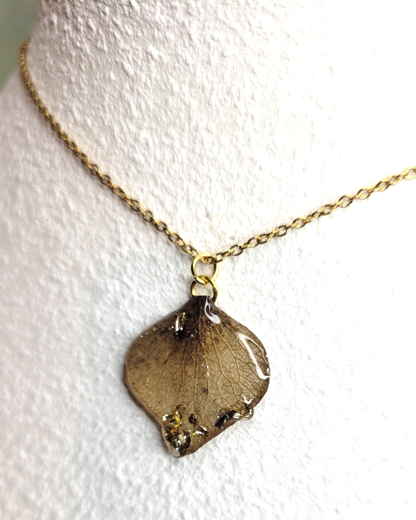 Collier pétale d'hortensia