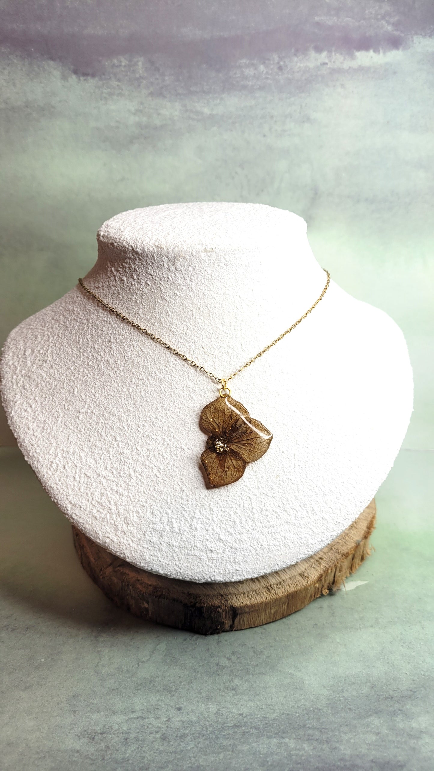 Collier demie fleur hortensia