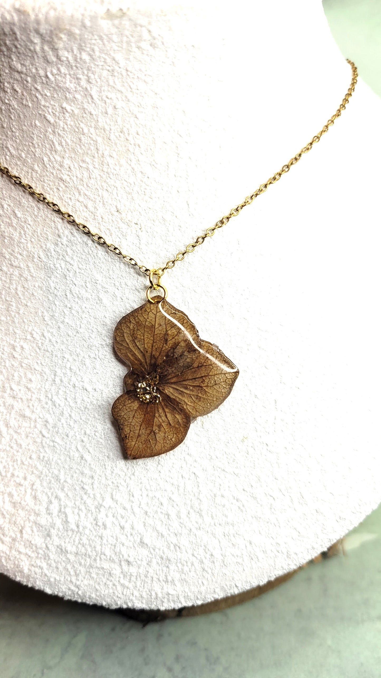 Collier demie fleur hortensia