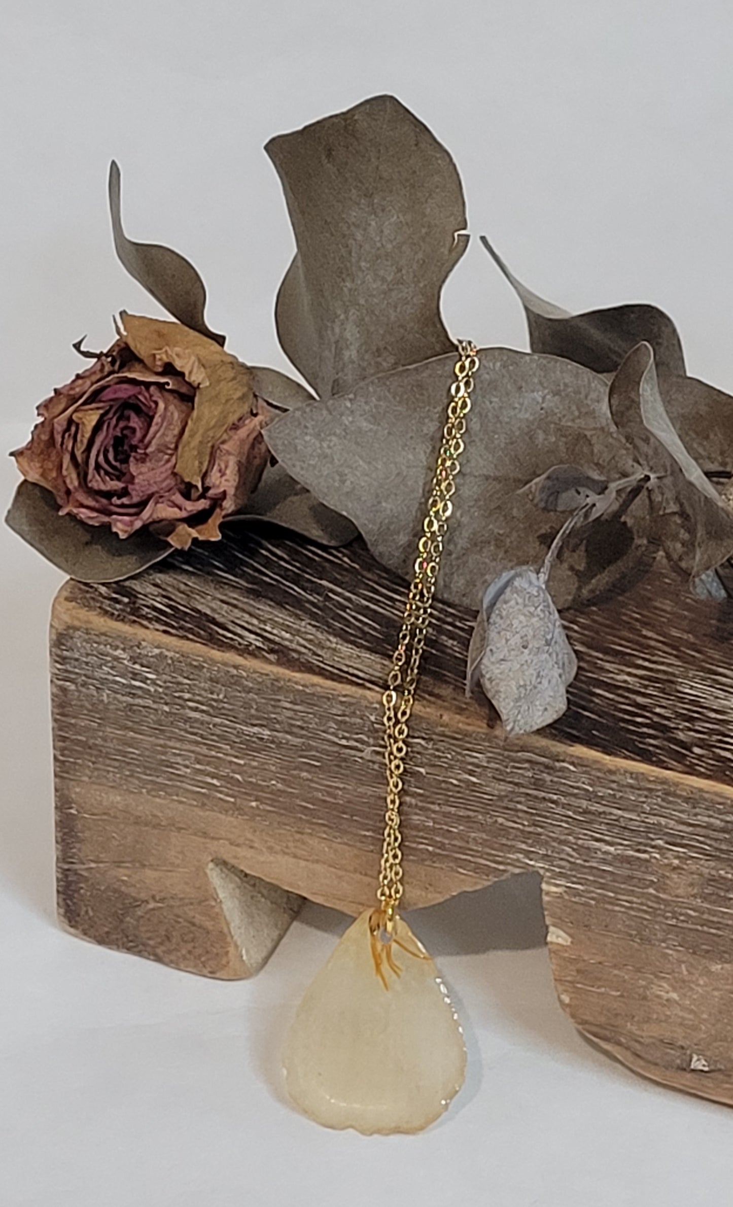 Collier pétale jaune